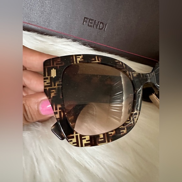 FENDI FF logo acetate sunglasses in Havana print - Picture 7 of 14